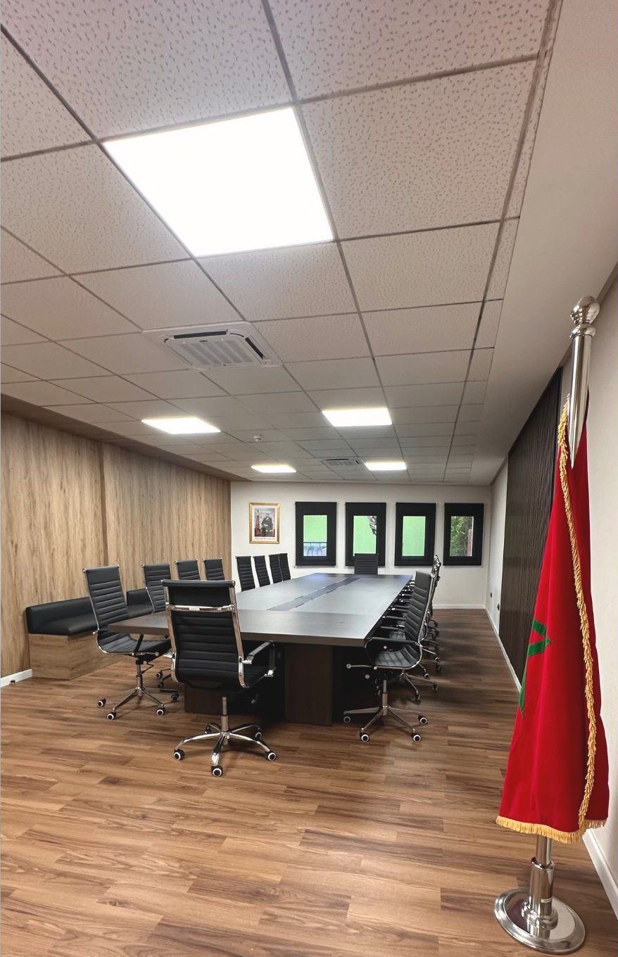 Après : salle de réunion de 20 places